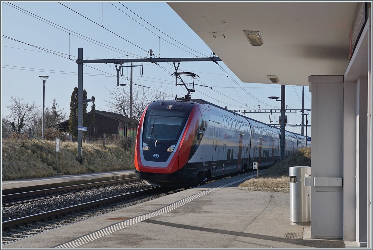 Ein SBB RABe 502  Twindexx  bei der Durchfahrt in Lonay-Preveranges.

4. Feb-. 2022