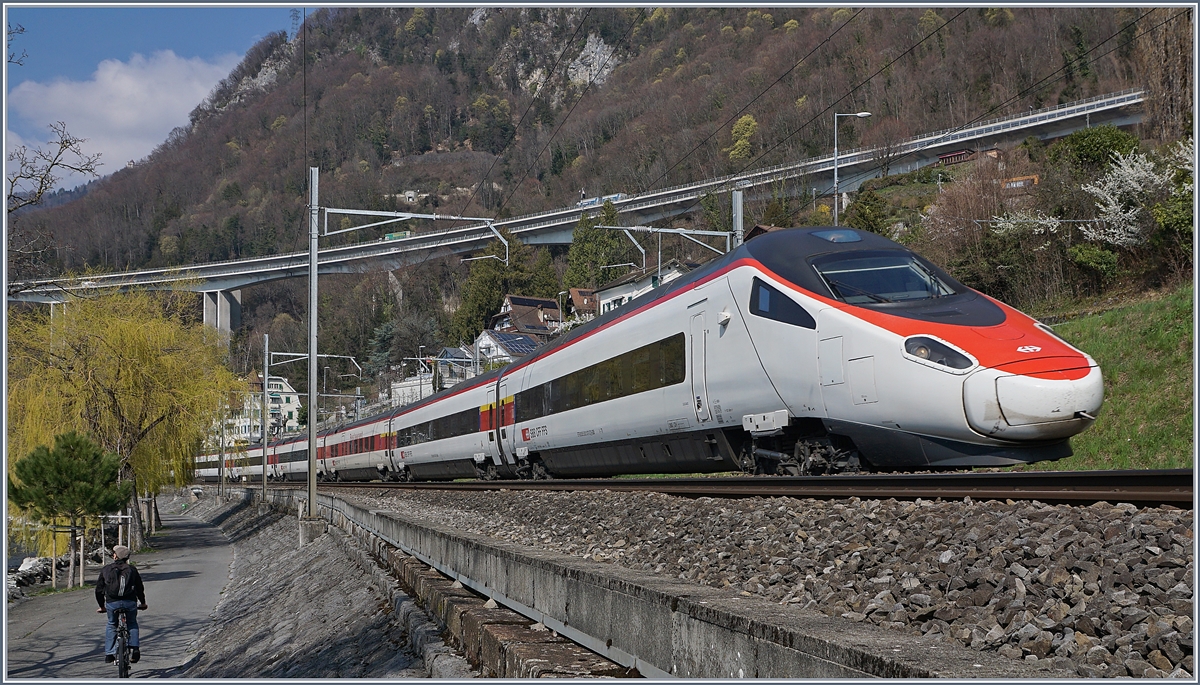 Ein SBB RABe 503 (ETR 610) auf dem Weg nach Milano kurz vor Villeneuve. 

28. März 2019