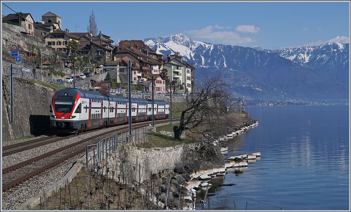 Ein SBB RABe 511 als RE nach Vevey bei St-Saphorin. 

24. März 2018