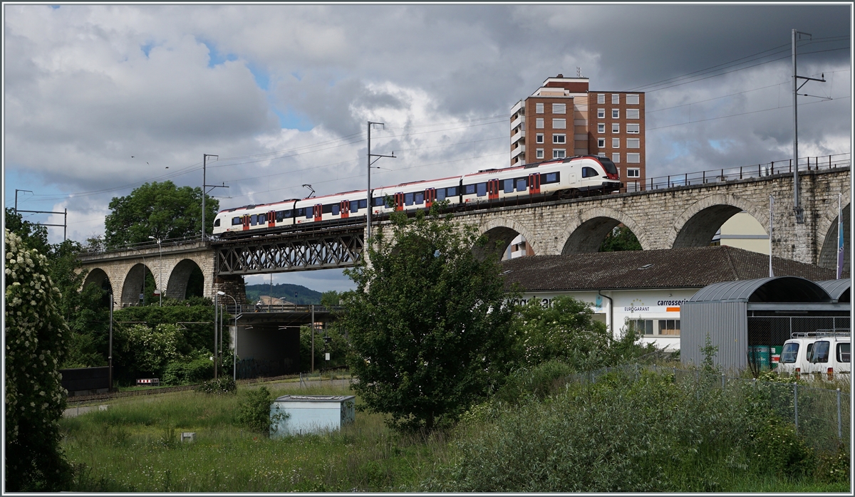 Ein SBB RABe 522 auf dem BLS / MLB Mösli Viadukt. 

06. Juni 2021