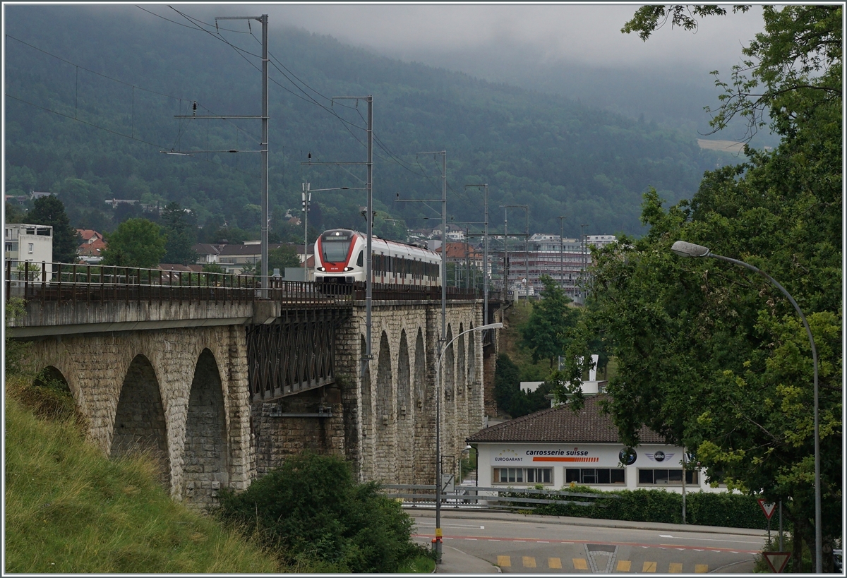 Ein SBB RABe 522 auf dem Weg nach Biel/Bienne auf dem Mössliviadukt.

4. Juli 2021