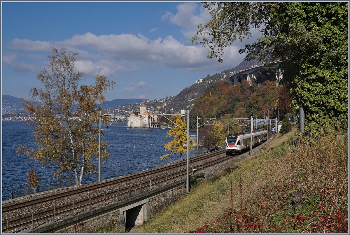 Ein SBB RABe 523 kurz vor seinem Ziel Villeneuve, im Hintergrund ist das Schloss Chillon zu erkennen. 

3. Nov 2016