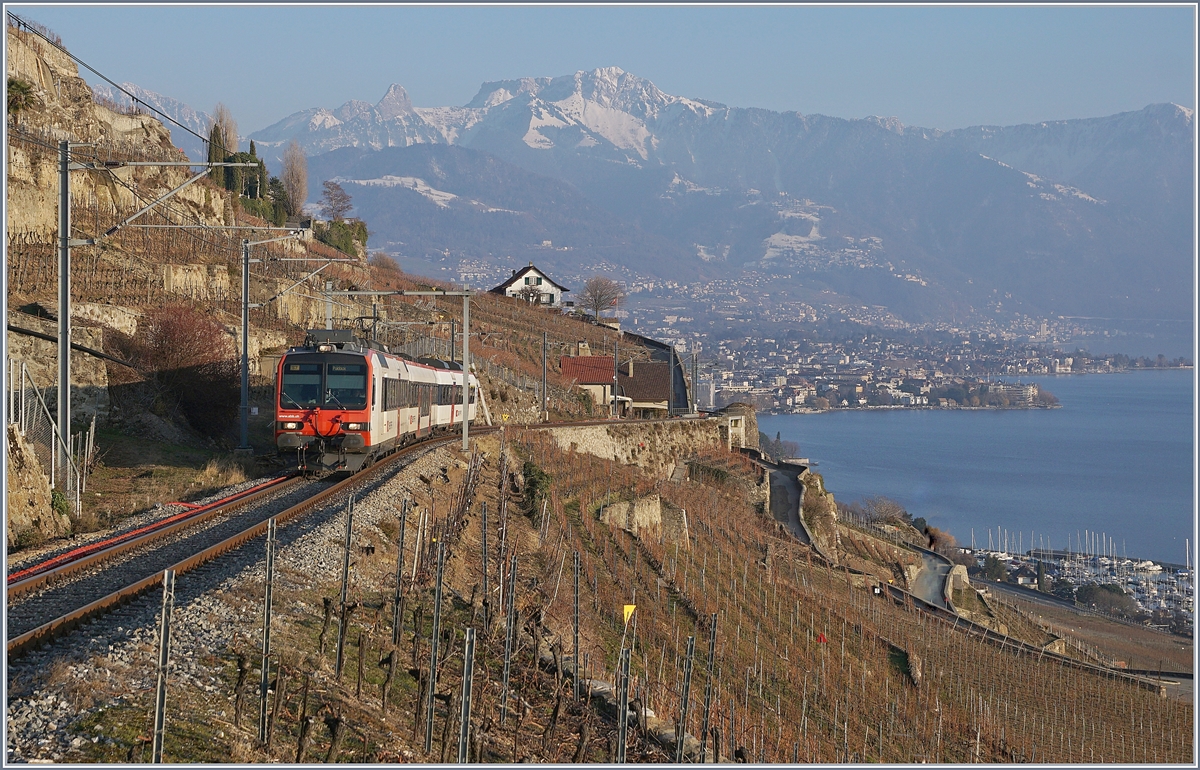 Ein SBB RBe 560  Domino  auf der Train des Vignes Strecken auf der Fahrt nach Puidoux.
25. Jan. 2019