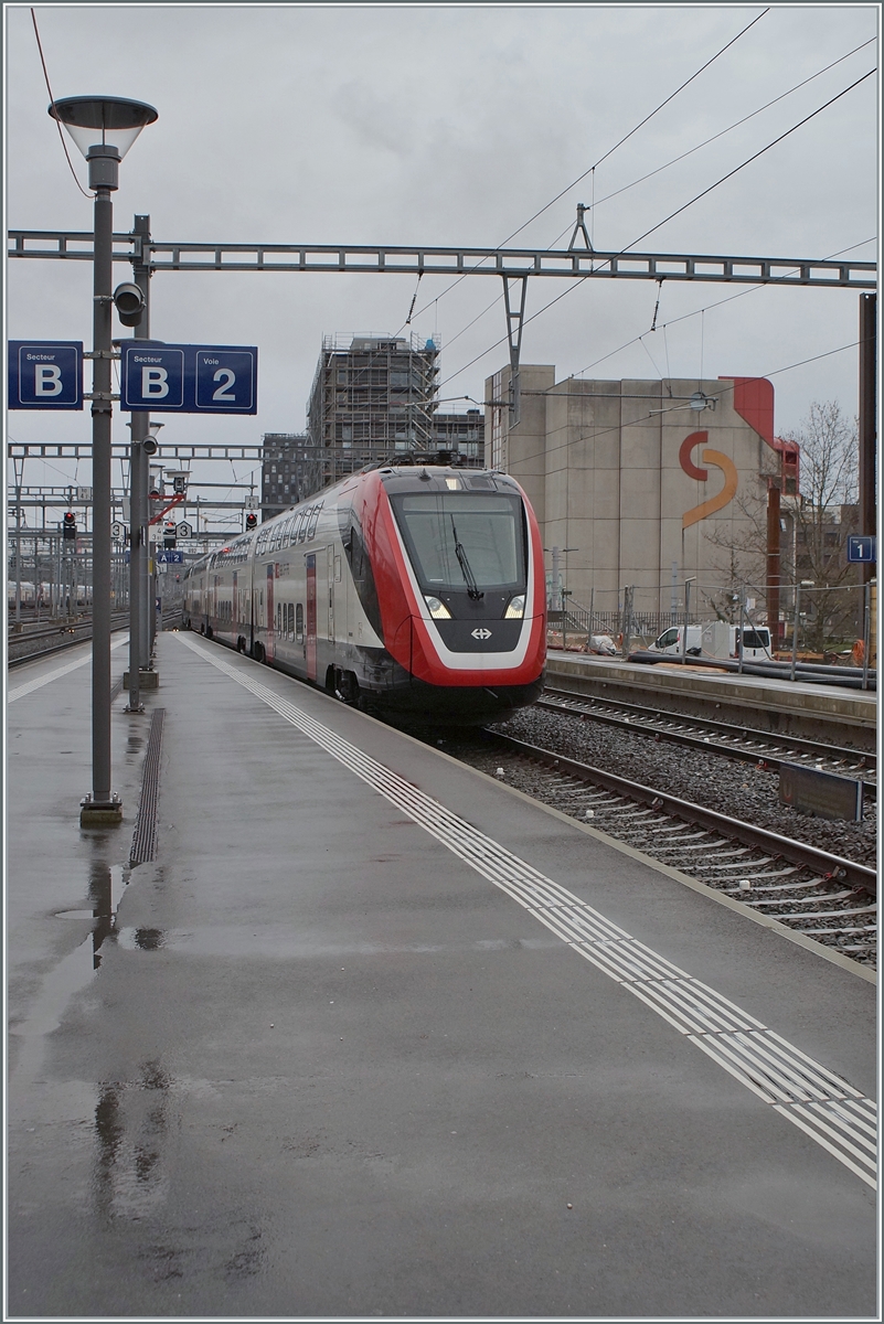 Ein SBB  Twidexx  als IC 1 nach St-Gallen bei der Durchfahrt in Renens VD. 

14. Dez. 2013