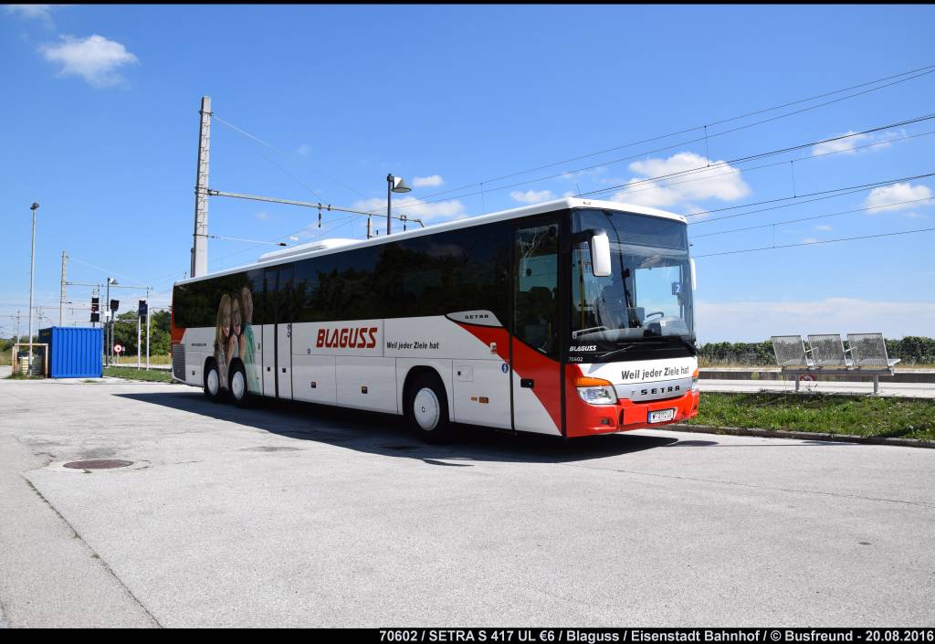 Ein SETRA S 417 UL €6 von Blaguss Reisen (Wien) wartet auf seinen nächsten Einsatz am Bahnhof in Eisenstadt (Burgenland).