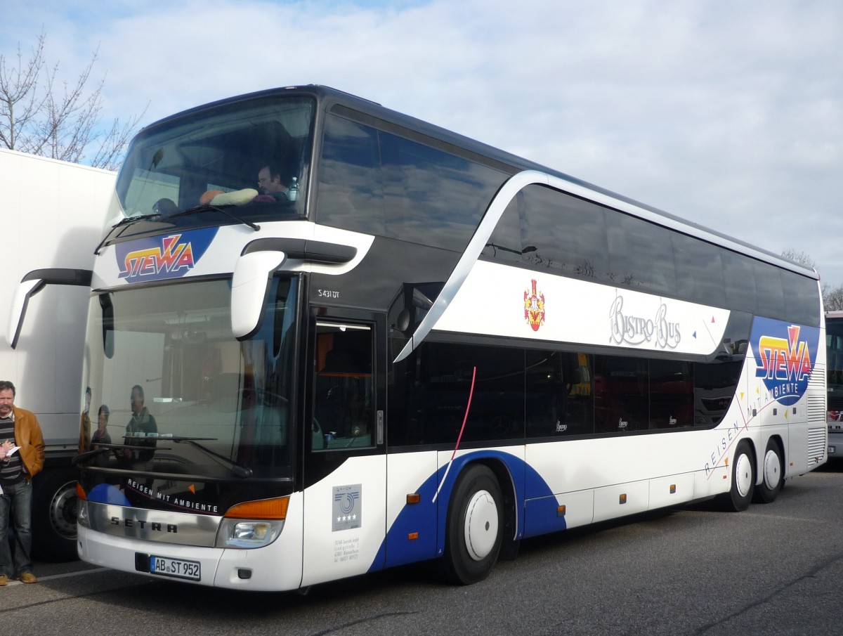 Ein Setra S 431 DT der Fa, Stewi auf dem Parkplatz der Raststtte Baden-Baden