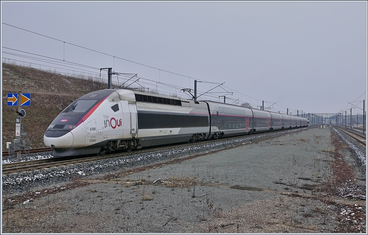 Ein SNCF InOui TGV Euroduplex verl�sst den Bahnhof Belfort Montb�liard TGV. 

11. Jan. 2019