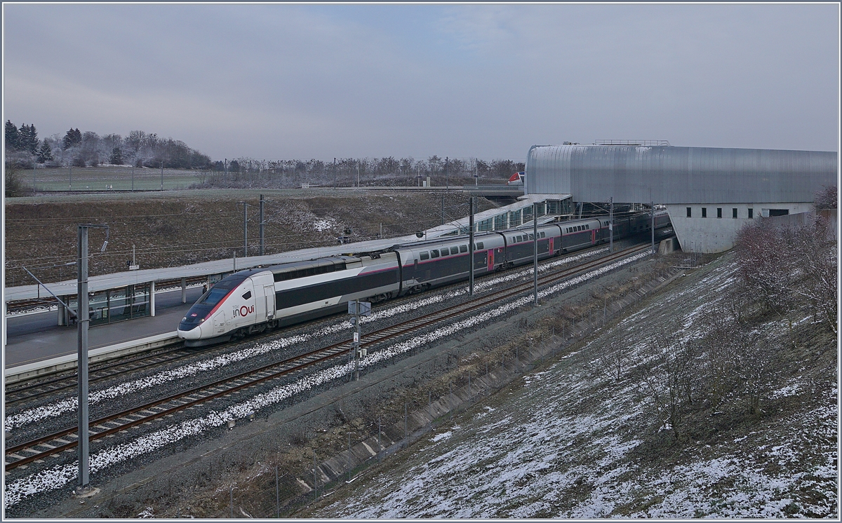 Ein SNCF InOui TGV Euroduplex beim Halt in Belfort Montb�liard TGV. 

11. Jan. 2019