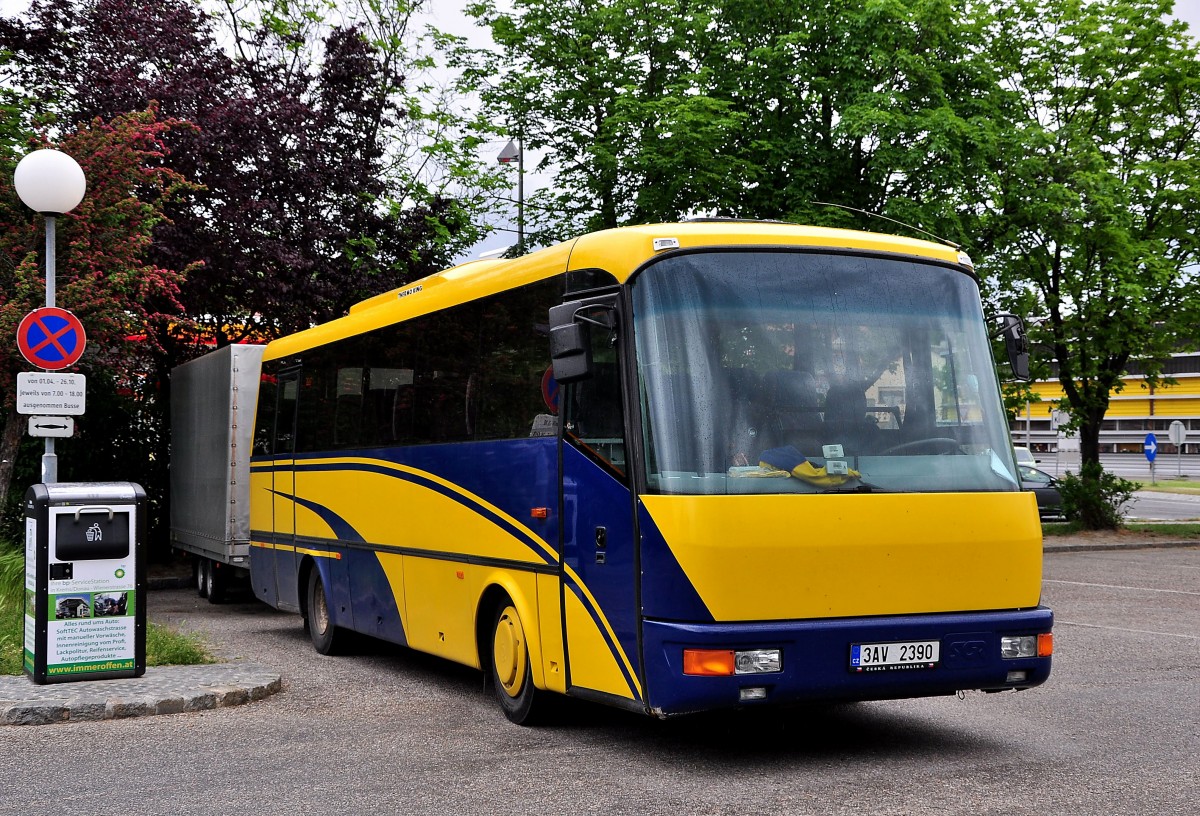 Ein SOR aus der CZ mit einem Radanh�nger am 11.5.2014 in Krems gesehen.