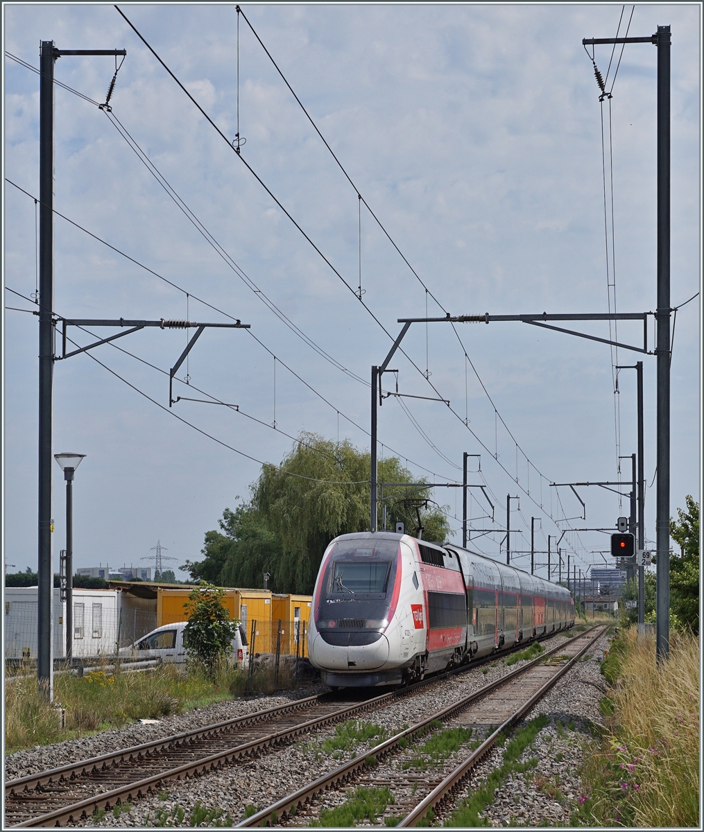 Ein TGV Lyria von Paris Gare de Lyon nach Genève kurz nach Satigny und somit schon bald am Ziel seiner Fahrt.

28. Juni 2021