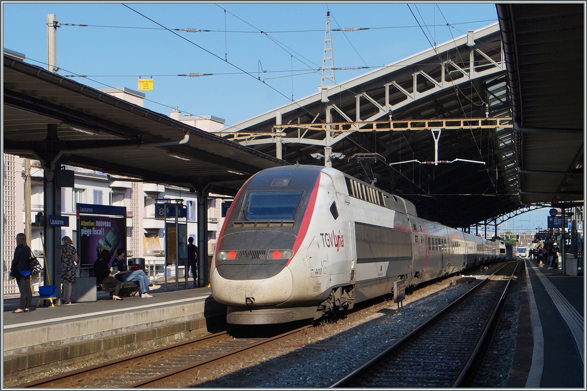 Ein TGV Lyria wartet in Lausanne au die Abfahrt nach Paris Gare de Lyon.
3. Juni 2015