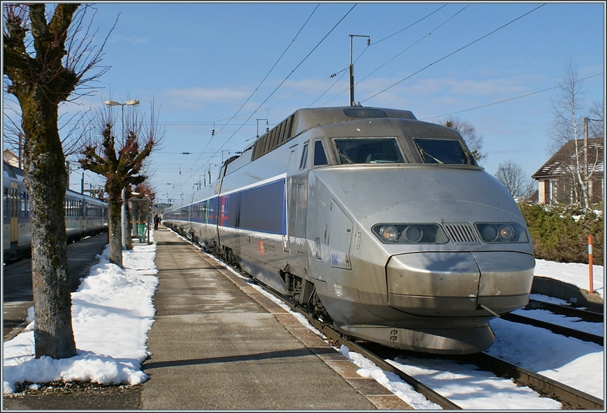 Ein TGV wartet in Frasne auf die Weiterfahrt nach Lausanne. 

2. April 2010