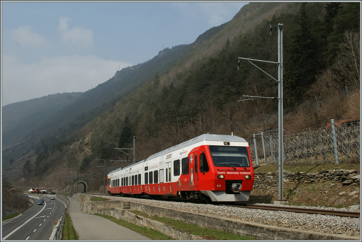 Ein TMR RABe 527 zwischen Bovernier und Semrancher.
7. April 2013