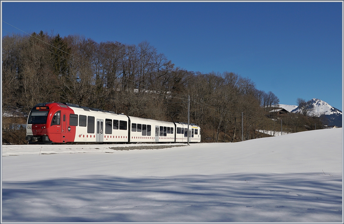 Ein TPF Regionalzug als S 50 nach Palézieux kurz nach Châtel St-Denis.
Ab dem 4. März, und voraussichtlich bis im Nov. wird die Strecke im SEV betrieben.

16. Feb. 2019
 