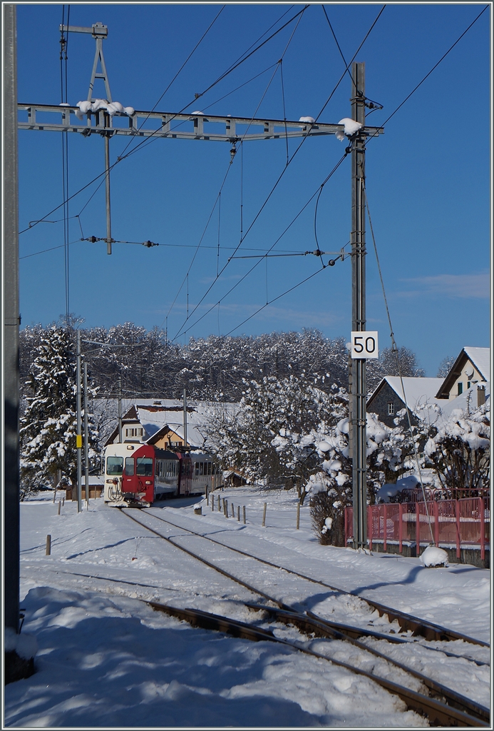Ein TPF Regionalzug von Bulle nach Palézieux erreicht Châtel St-Denis.
21. Jan. 2015