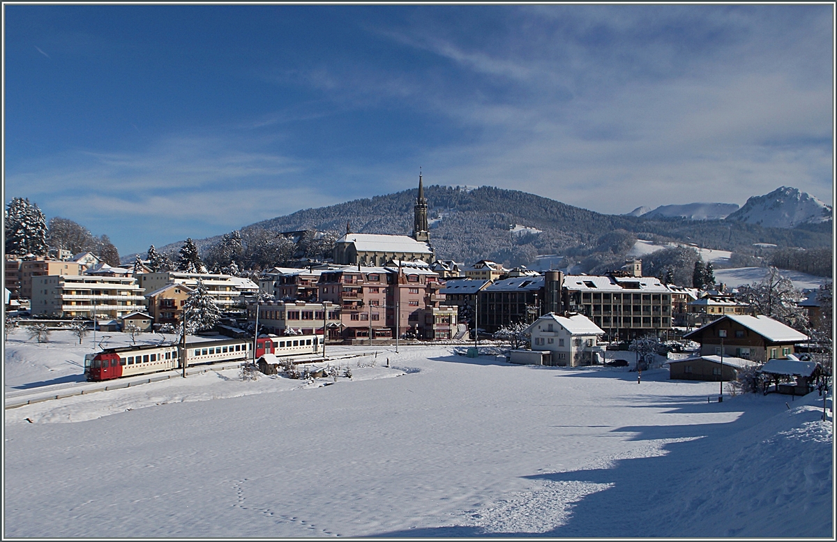 Ein TPF Regionalzug von Palézieux kommend erreicht Châtel St-Denis.
21. Jan. 2015