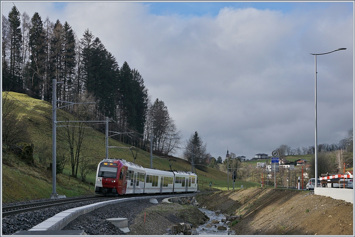 Ein TPF SURF auf dem Weg nach Bulle kurz vor Châtel St-Dennis.

28. Dez. 2019 