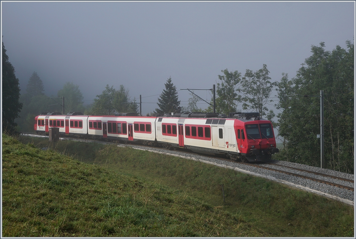 Ein TRAVYS Domino erreicht von Vallorbe kommend das Vallée de Joux und somit in Kürze Le Pont. 

28. Aug. 2018