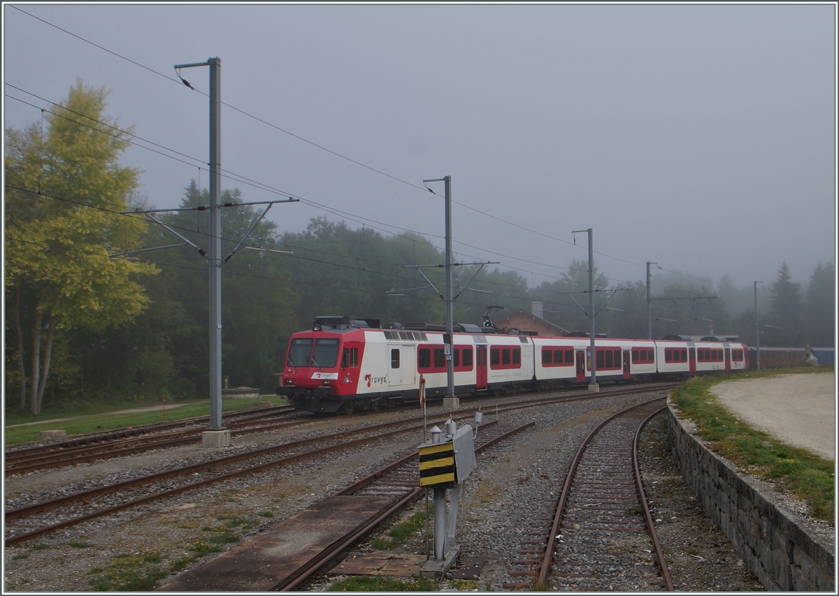 Ein TRAVYS Domino verlässt Le Pont in Richtung Vallorbe.

5 Sept. 2014