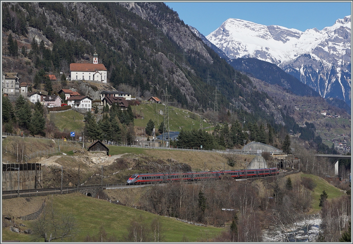 Ein Trenitalia FS ETR 610 als EC von Zürich nach Milano bei Wassen.
17. März 2016