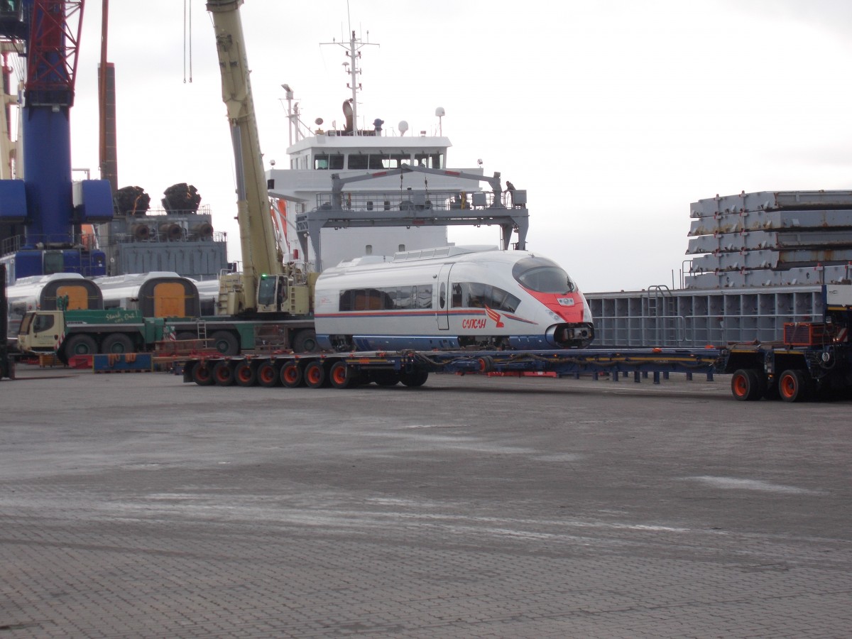 Ein VELARO-RUS stand,am 08.Dezember 2014 vor der Verladung nach Russland in Mukran.