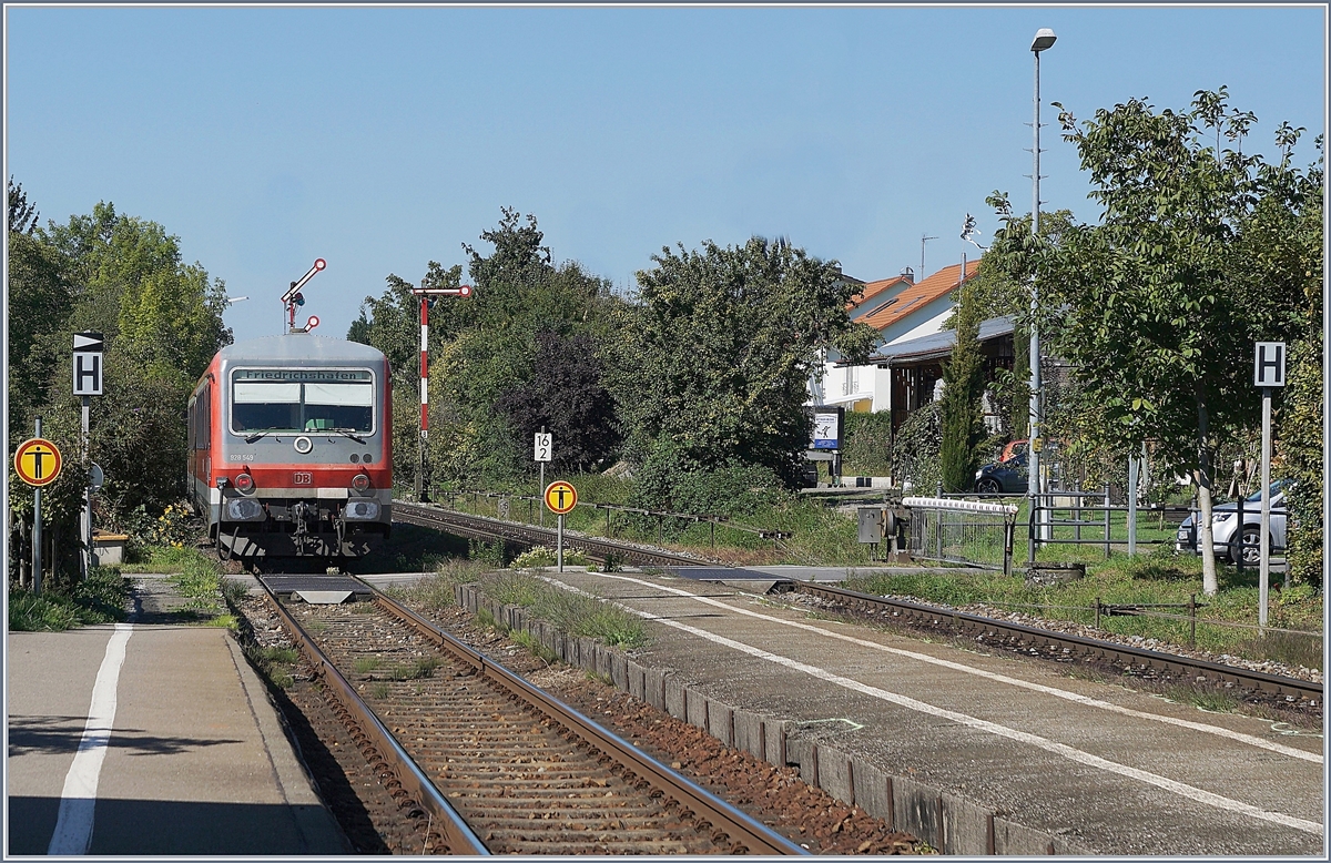 Ein VT 928 verlässt Nonnenhorn Richtung Fridrichshafen.

25. Sept. 2018