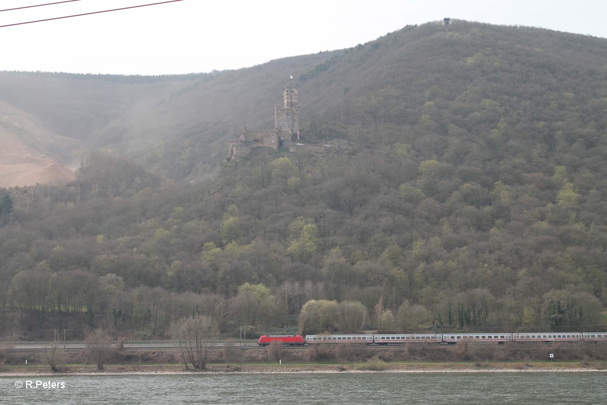 Eine 101er mit IC unterhalb der Burg Sooneck. 21.03.14