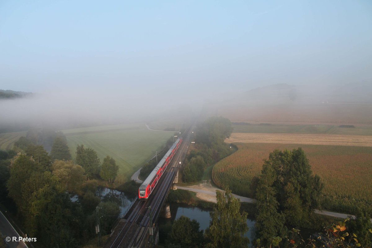 Eine 146iger schiebt einen RE nach Ingolstadt/München bei Dollnstein. 24.09.16