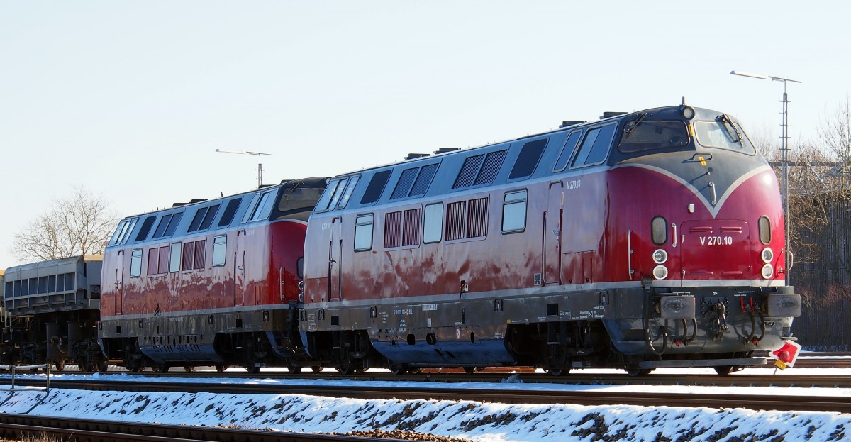 Eine besondere Überraschung war die Begegnung mit der V200.1 in Ulm, V 270.10 (221 124-1 der SGL) und 221 145-6 der PEG. In Doppeltraktion vor einem Abraumzug in Ulm Söflingen am 20. Febr. 2015.