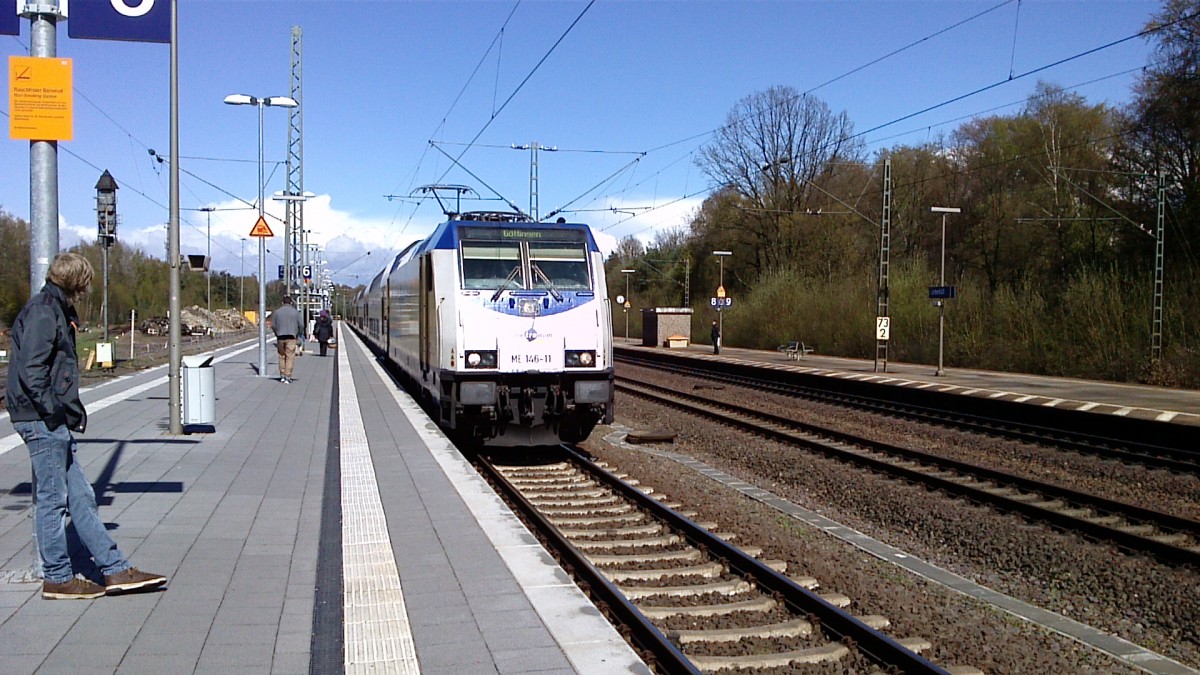 Eine ME146 im Unterl��er Bahnhof
