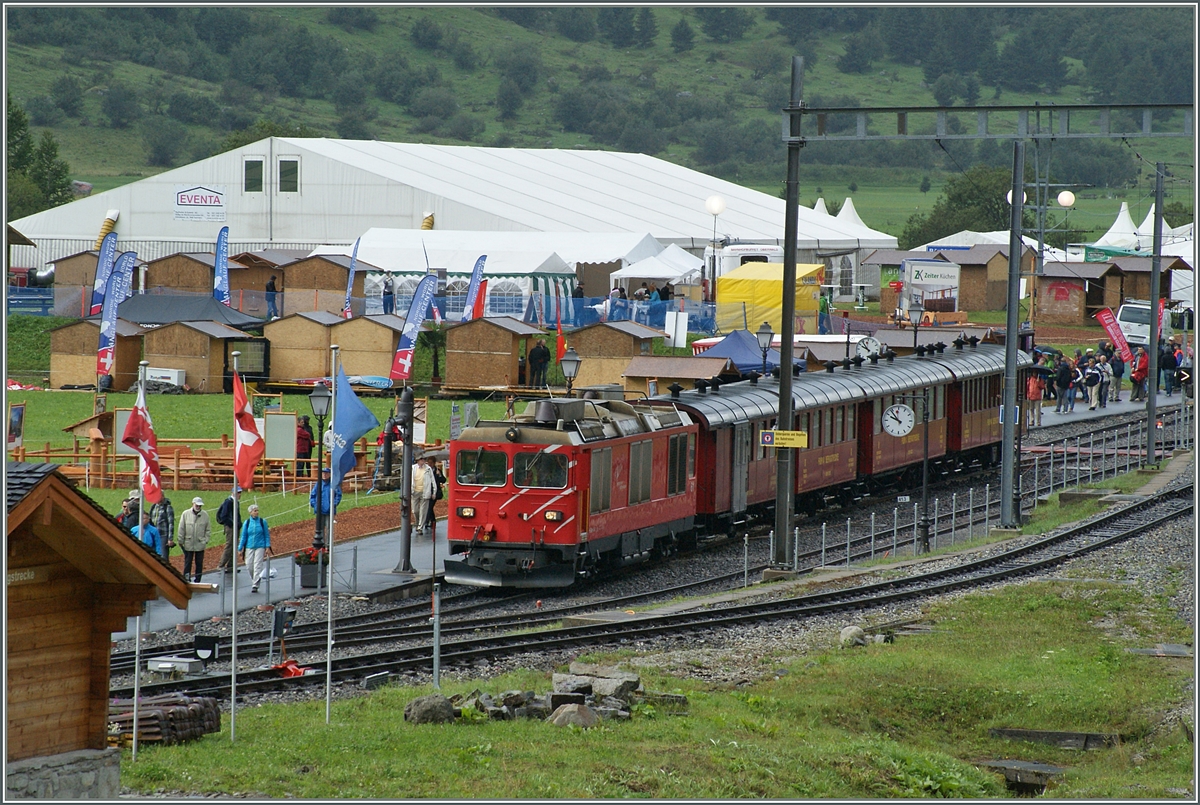 Eine MGB HGm 4/4 verlässt mit einem Extrazug den Bahnhof Oberalp (DFB) Richtung Gletsch.
16. Aug. 2014