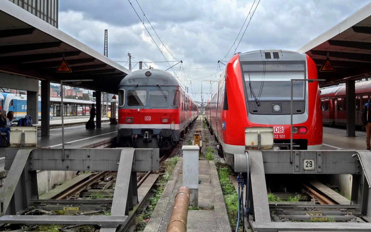 Eine n-Wagen Garnitur und ein Triebzug der Baureihe 612 im Endbahnhhof München Hbf.
Aufgenommen im September 2014.