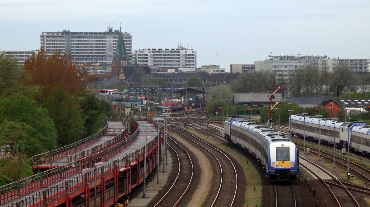 Eine NOB kurz vor der Einfahrt in den Bahnhof Westerland(Sylt).
Aufgenommen im Mai 2015.