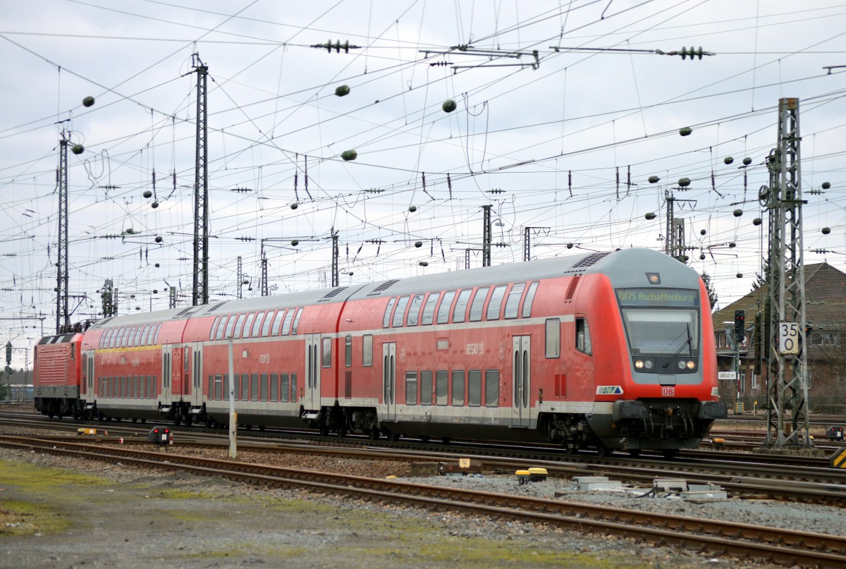 Eine RB 75 aus Wiesbaden traf am 04.02.2015 in Darmstadt Hbf ein.Dort wird sie Kopf machen und nach Aschaffenburg weiterfahren. 