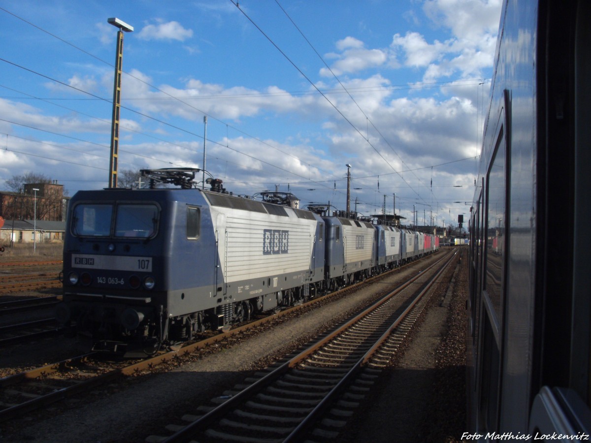Eine Reihe von RBH 143ern abgestellt im Bahnhof Angerm�nde am 16.2.14