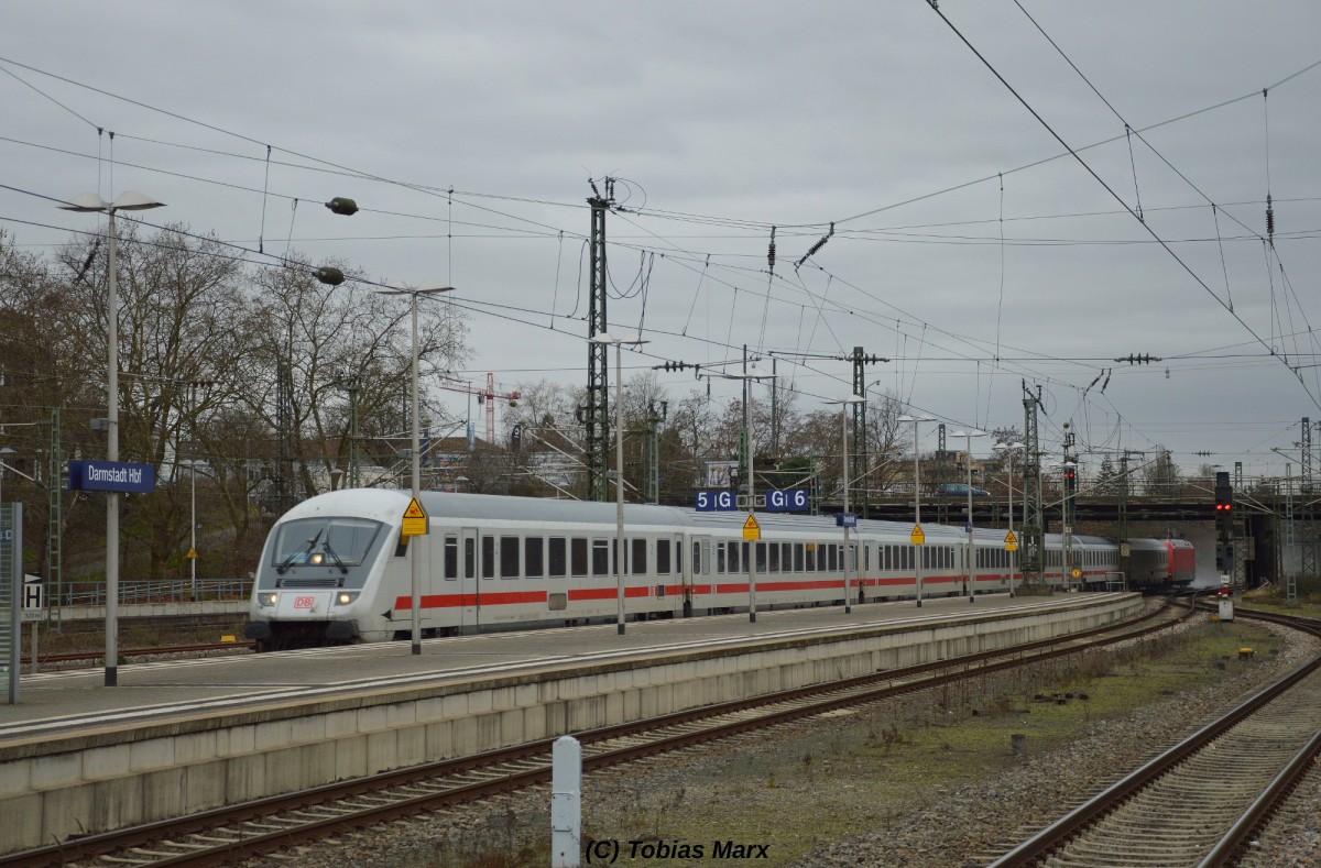 Einfahrt des IC 2374 nach Sylt am 30.01.2016 in Darmstadt Hbf.