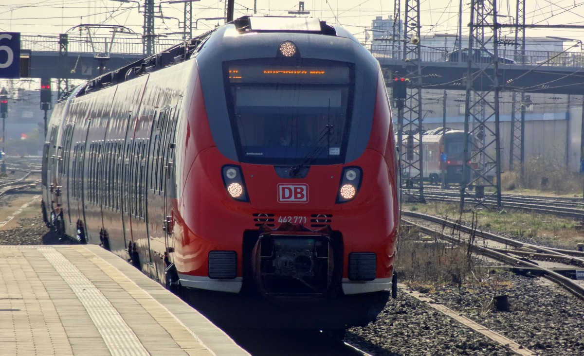 Einfahrt des RE nach Würzburg Hbf / Sonneberg Hbf. Der Zug wird hier in Bamberg geteilt.
Aufgenommen im März 2014.