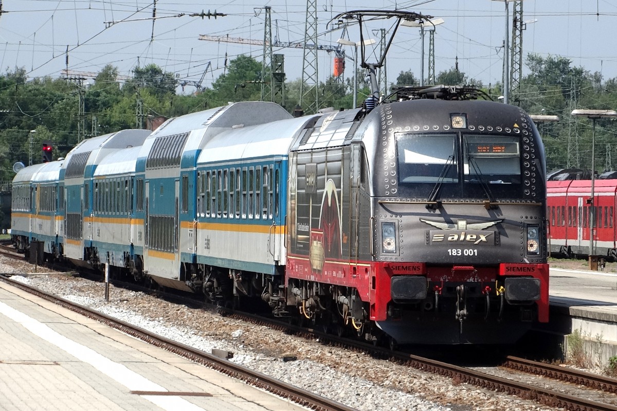 Einfahrt eines ALEX-Zuges nach M�nchen Hbf in den Bahnhof von Landshut.
Aufgenommen im Juli 2015. Platz.3 (Bild des Monats) Juli.2015