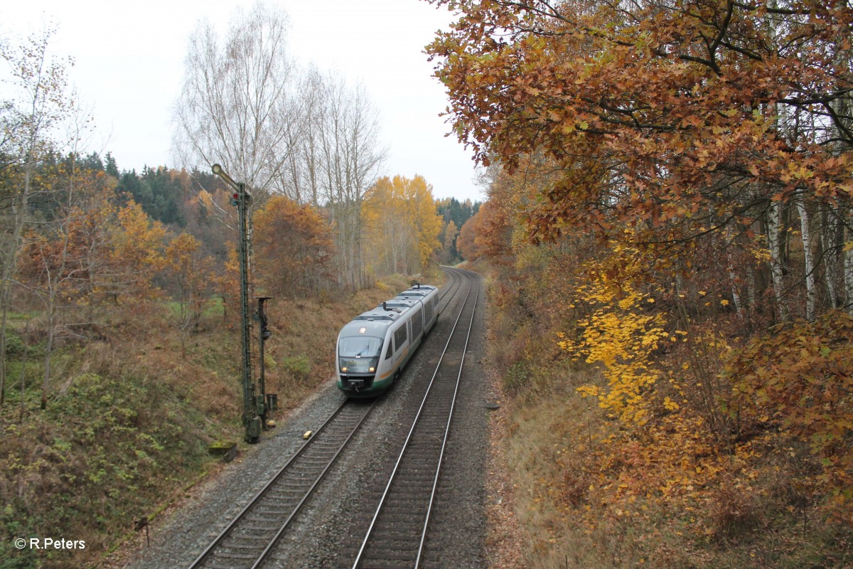 Einfahrt für VT20 als VBG74260 Regensburg - Marktredwitz in Reuth bei Erbendorf. 09.11.14