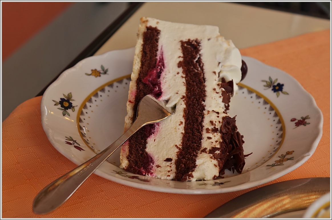 ...einmal mit Schwarwälderkirschtorte
(15.07.216)