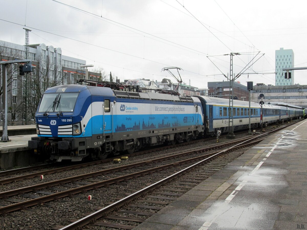 ELOC 193 290-4 stand mit den EC nach prag in hh-altona,22.02.22