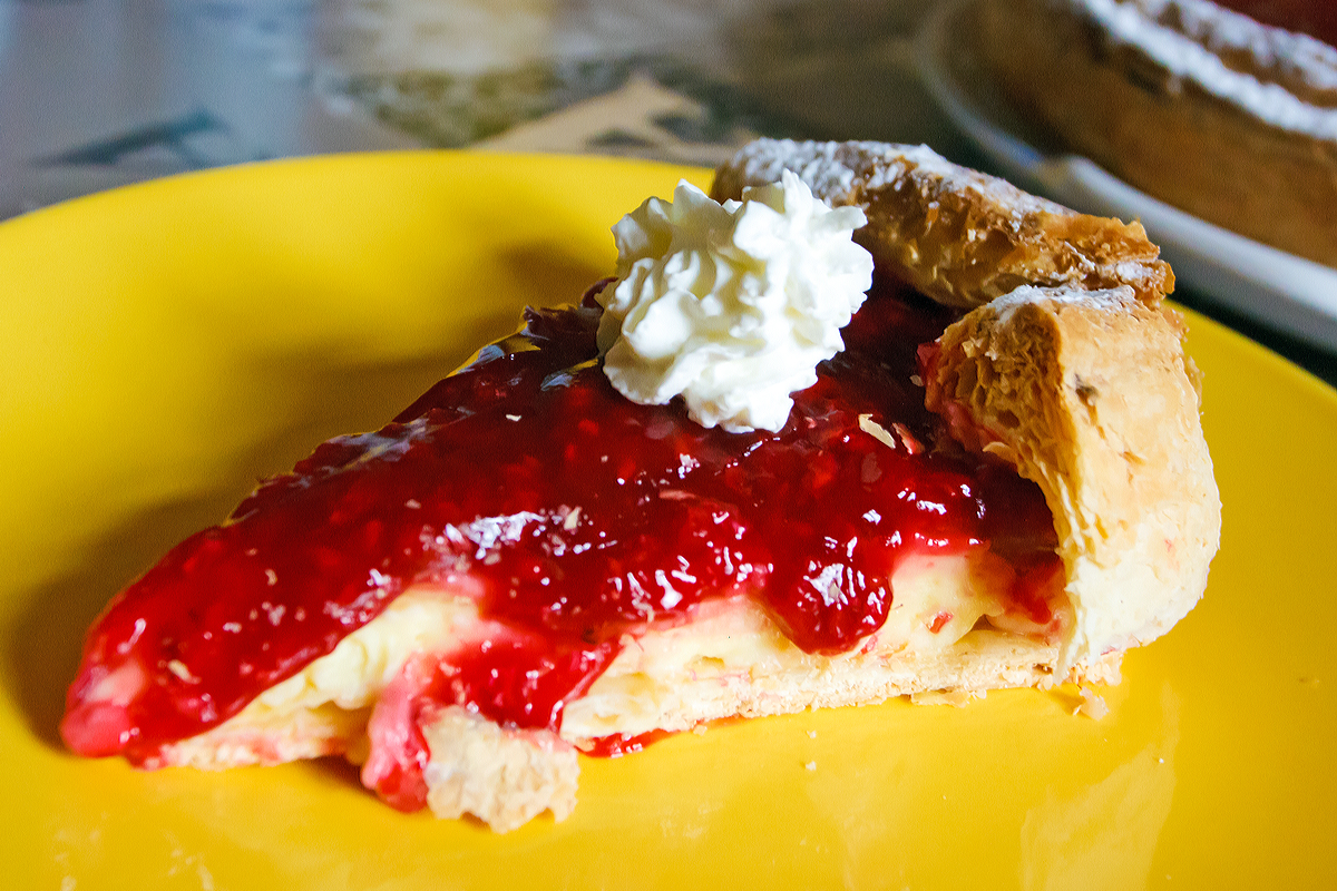 
Er hat einfach nur köstlich und lecker geschmeckt der Kuchen mit Himbeeren (Tarte aux framboises) am 13.09.2014.