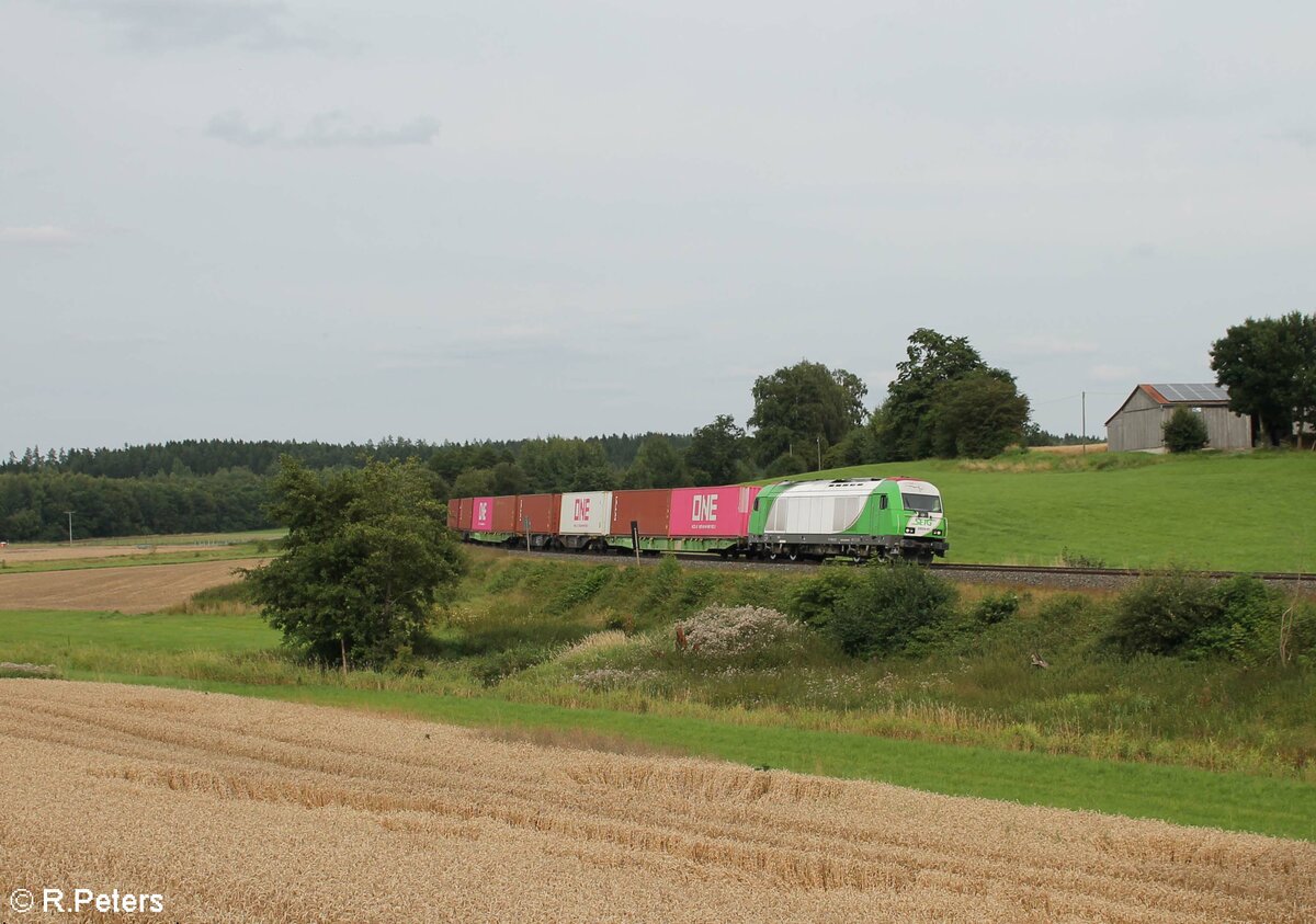 ER20-01 mit dem Wiesau Containerzug bei Röthenbach im Steinwald in Richtung Regensburg. 12.08.21