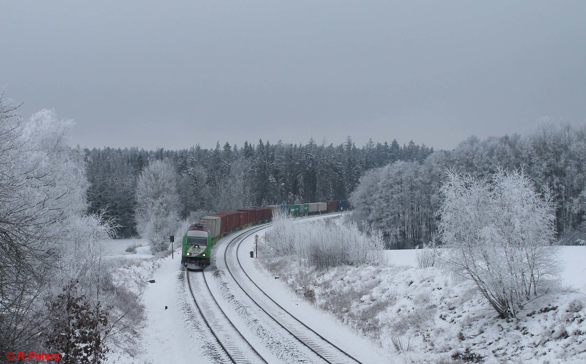 ER20-01 zieht den Wiesau Containerzug durch die Kurve bei Oberteich in Richtung Wiesau 11.01.21