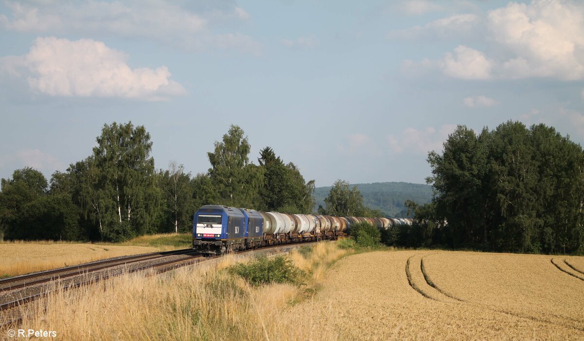 ER20 015 und ER20 001 ziehen ein Kesselzug Elbtal Umleiter von Cheb nach Hof bei Unterthölau auf dem Gegengleis. 23.07.21