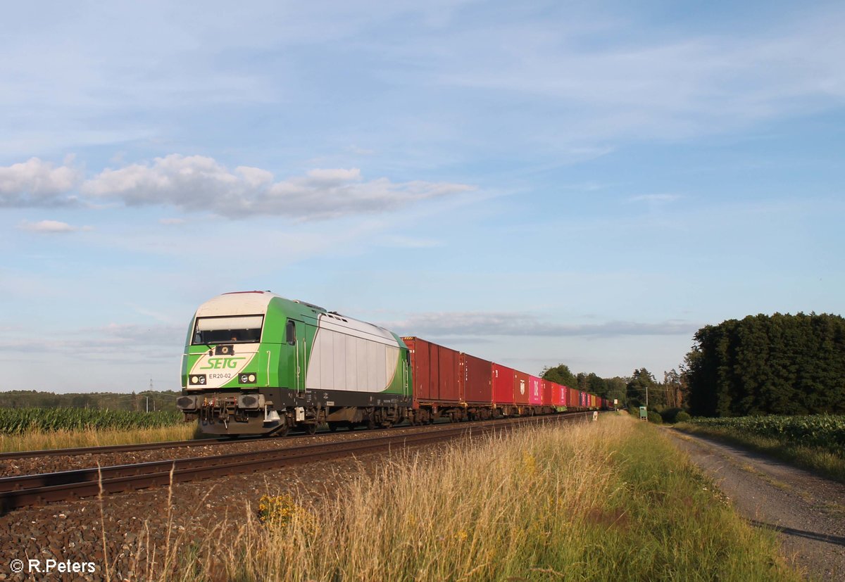 ER20-02 zieht den Wiesaucontainerzug bei Oberteich. 13.07.20