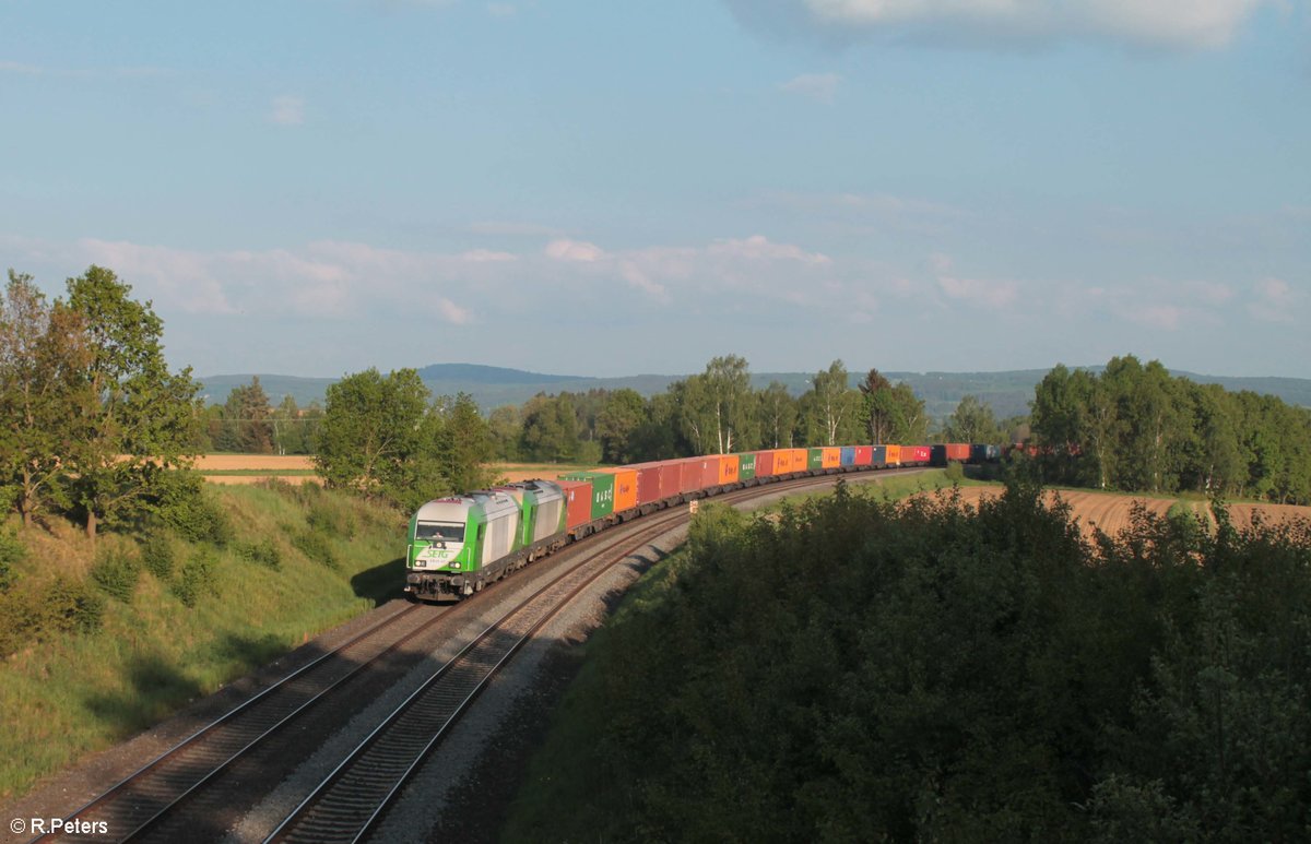 ER20-03 und 02 ziehen den Wiesau Containerzug aus Wiesau nach Hof bei Unterthölau. 11.05.18