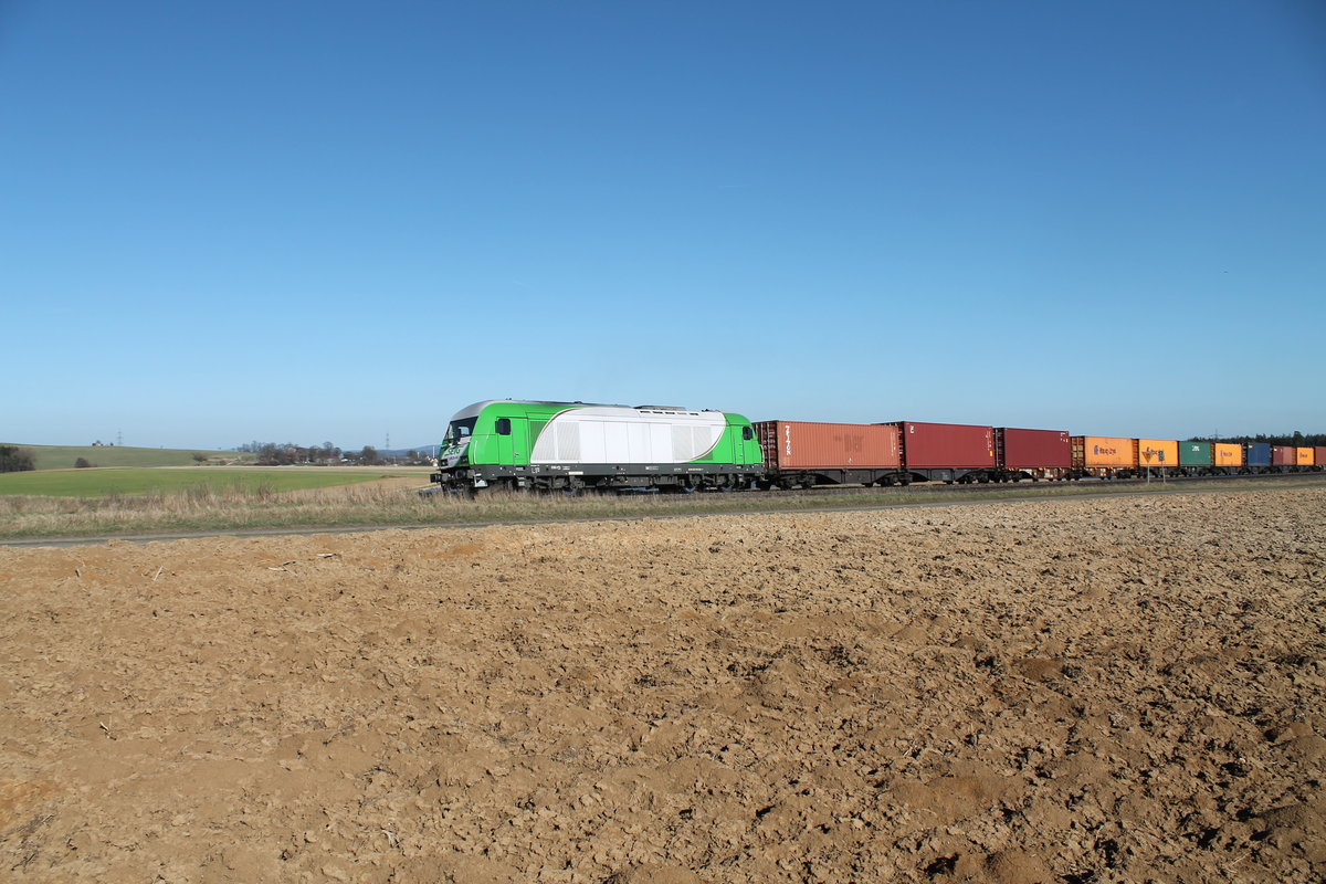 ER20 03 alias 223 103 zieht bei Oberteich den lange Leine Bunter Schachteln aus Wiesau nach Hof. 07.04.18