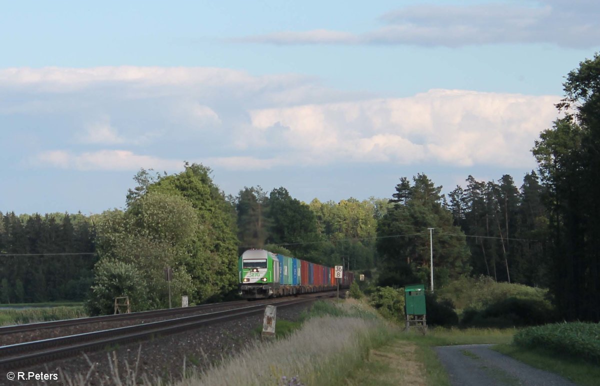 ER20-03 zieht den Wiesau Containerzug bis Hof bei Oberteich. 18.06.18