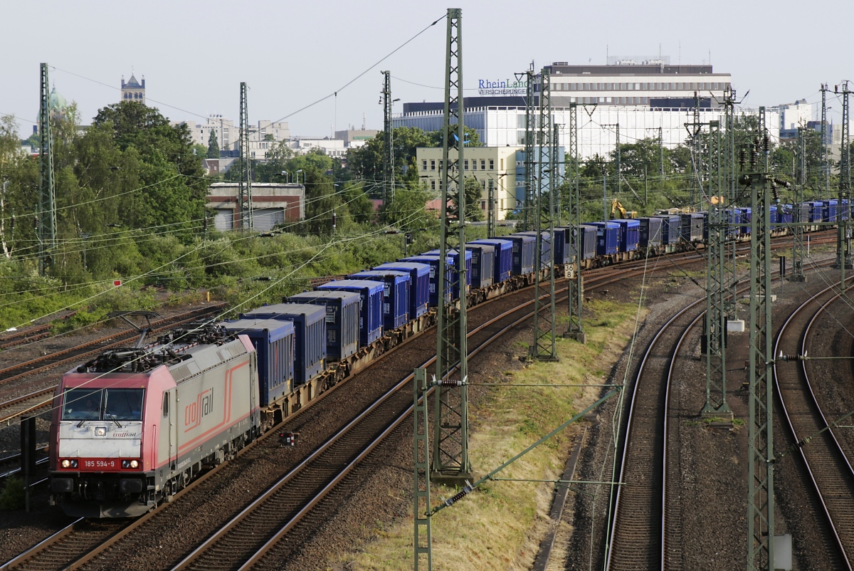 Erinnerungen an die 2018 aufgelöste Crossrail: Noch einmal die 185 594-9, diesmal ist  sie am 04.07.2015 in Neuss unterwegs